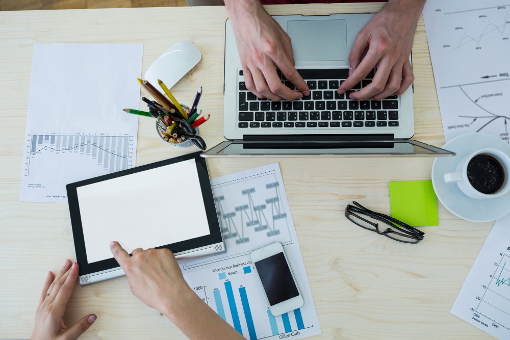 Software Akuntansi untuk Perusahaan Dagang - Software akuntansi adalah sebuah aplikasi yang digunakan untuk mencatat, mengelola, dan melaporkan transaksi keuangan suatu entitas. Software akuntansi dapat membantu perusahaan dagang dalam menjalankan aktivitas bisnisnya, seperti pembelian, penjualan, persediaan, piutang, hutang, dan lain-lain.